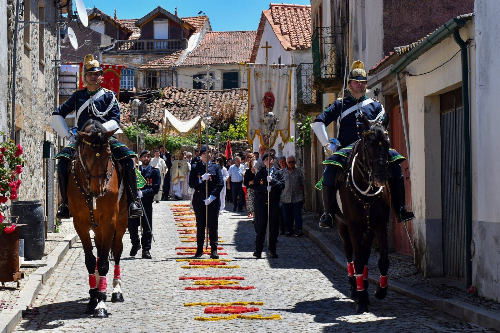 Celebração Da Solenidade Do Corpo De Deus Em Figueira De Castelo Rodrigo (9)